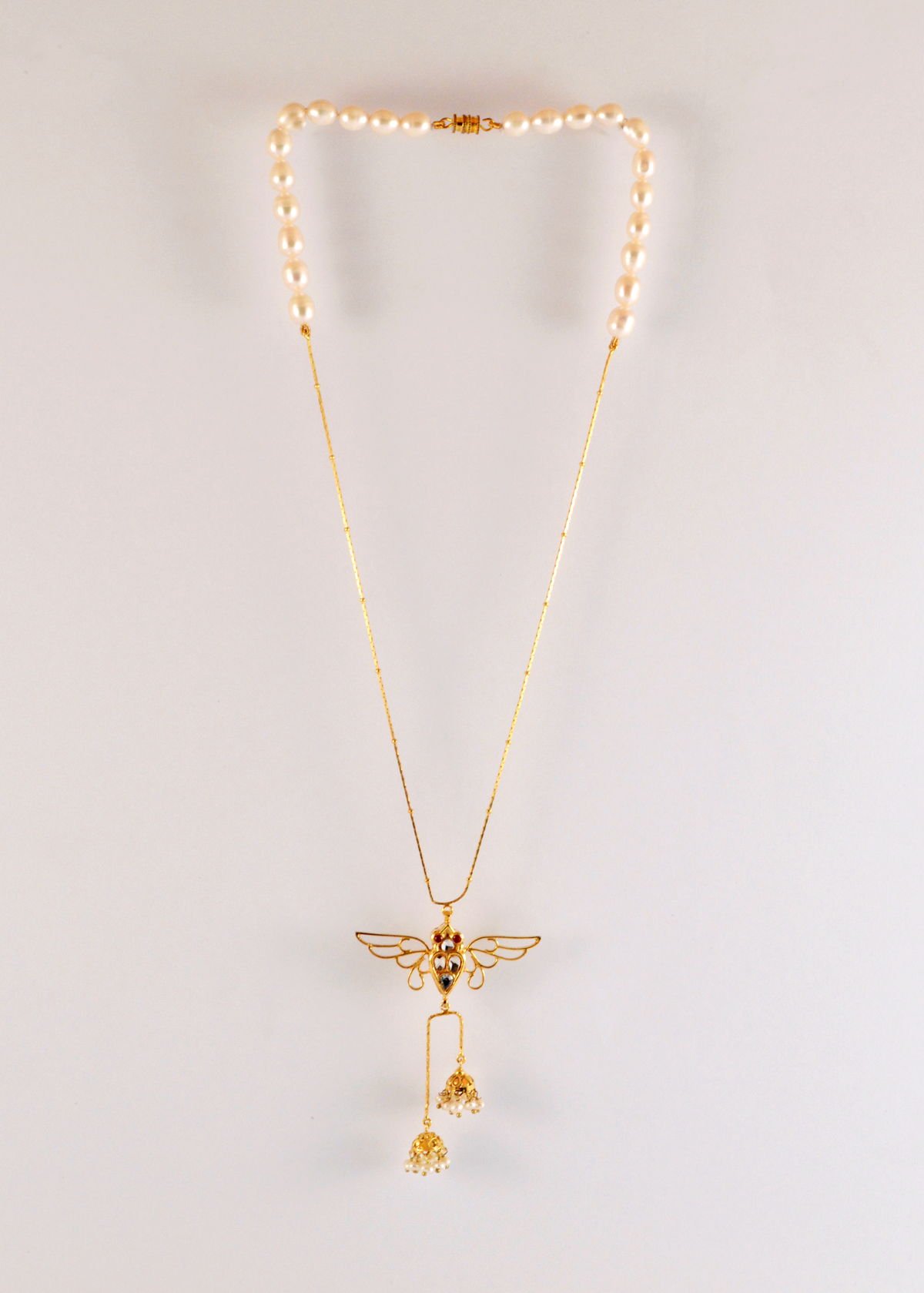 Wasp necklace with Pearls, from the Safari collection.